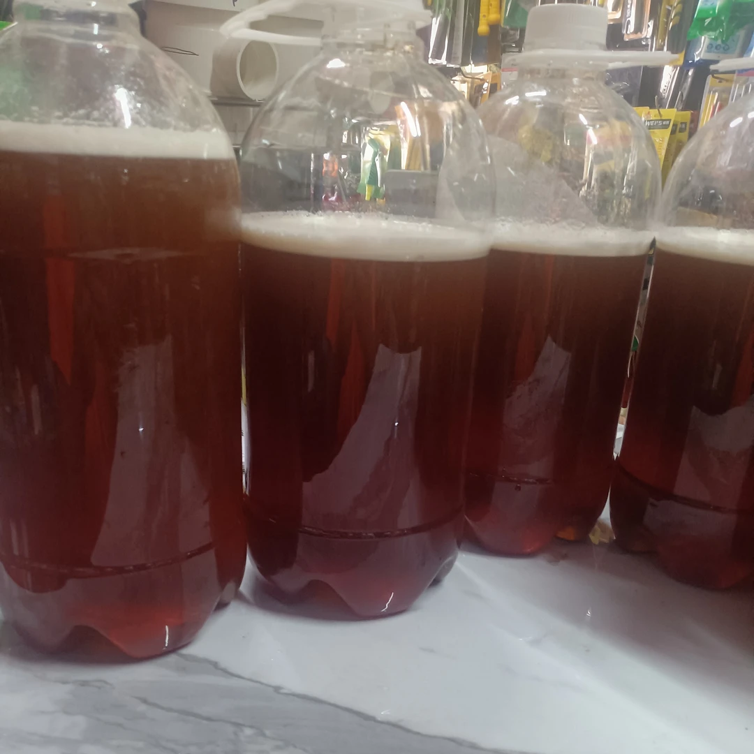喂蜂的中蜂蜜