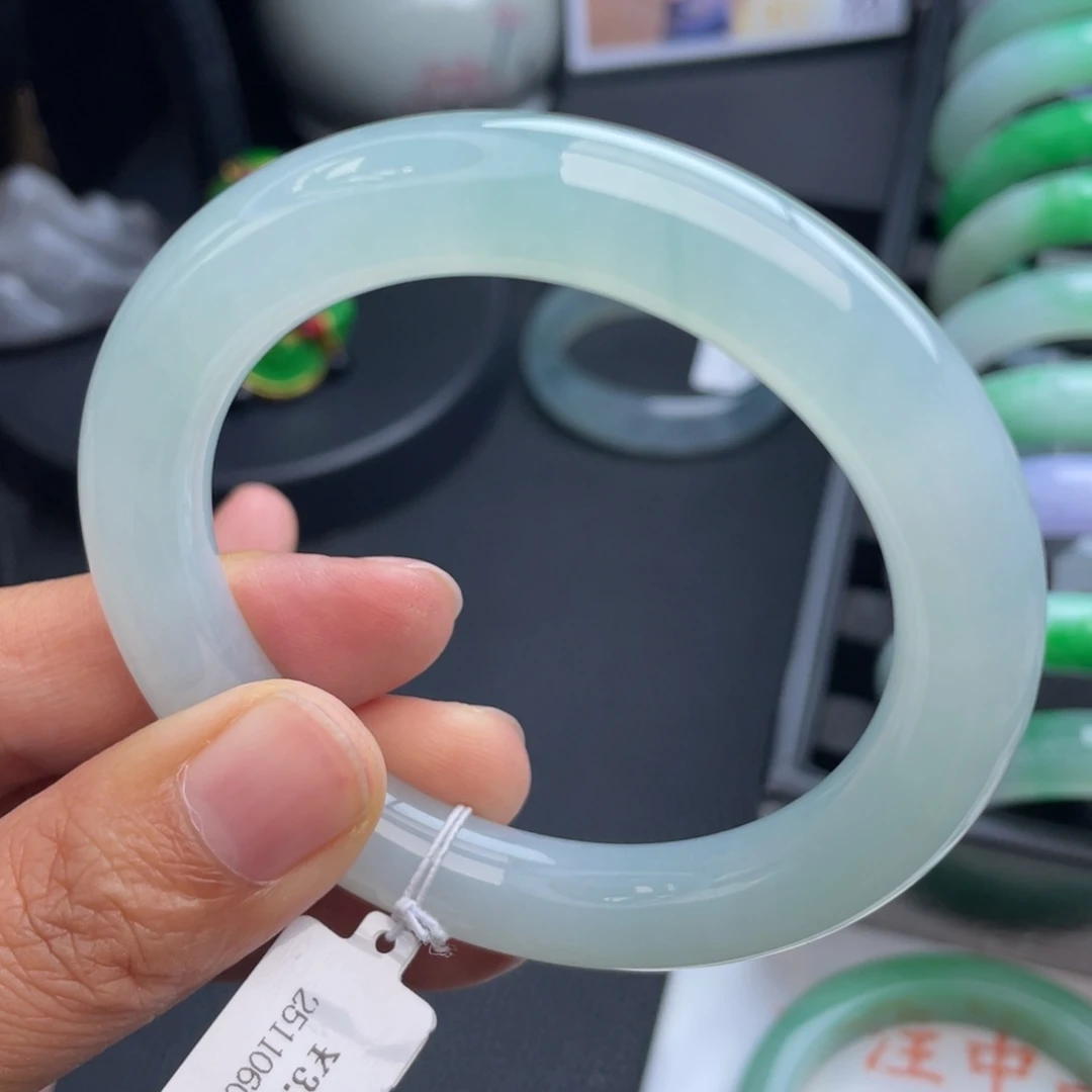 翡翠未镶嵌手镯54.5圆条翡翠正冰胶透晴蓝水