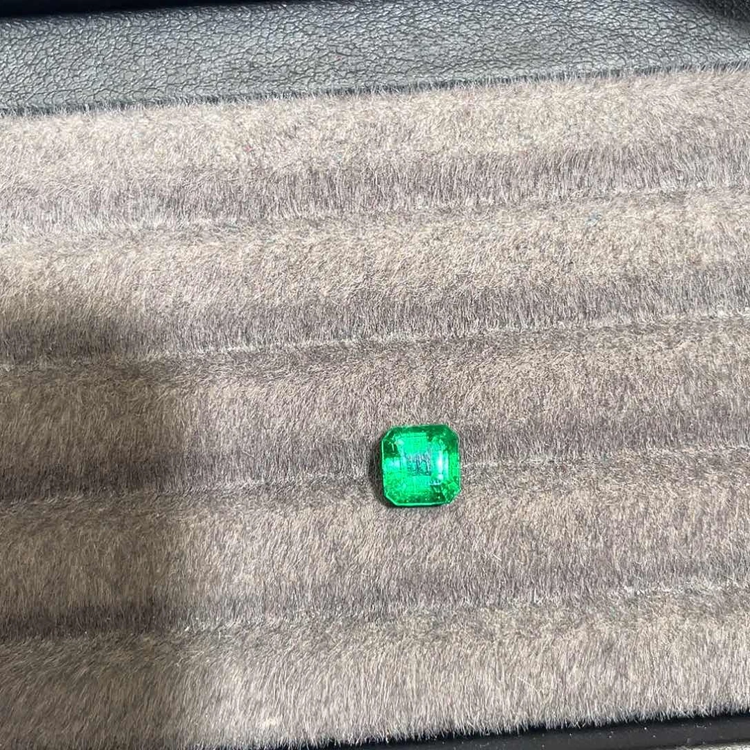 祖母绿裸石1.6ct潘杰希尔沃顿吉尔德vb