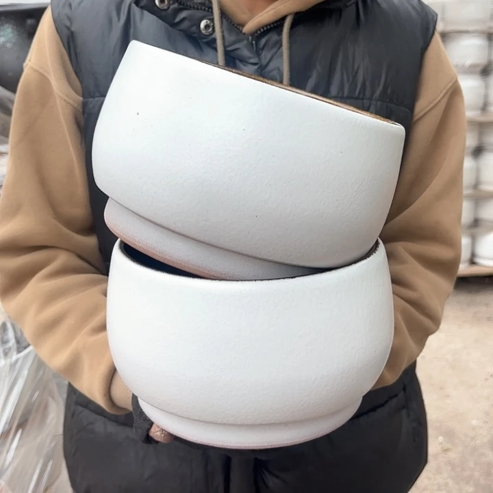 红陶白蛋壳两个口径 20高度14