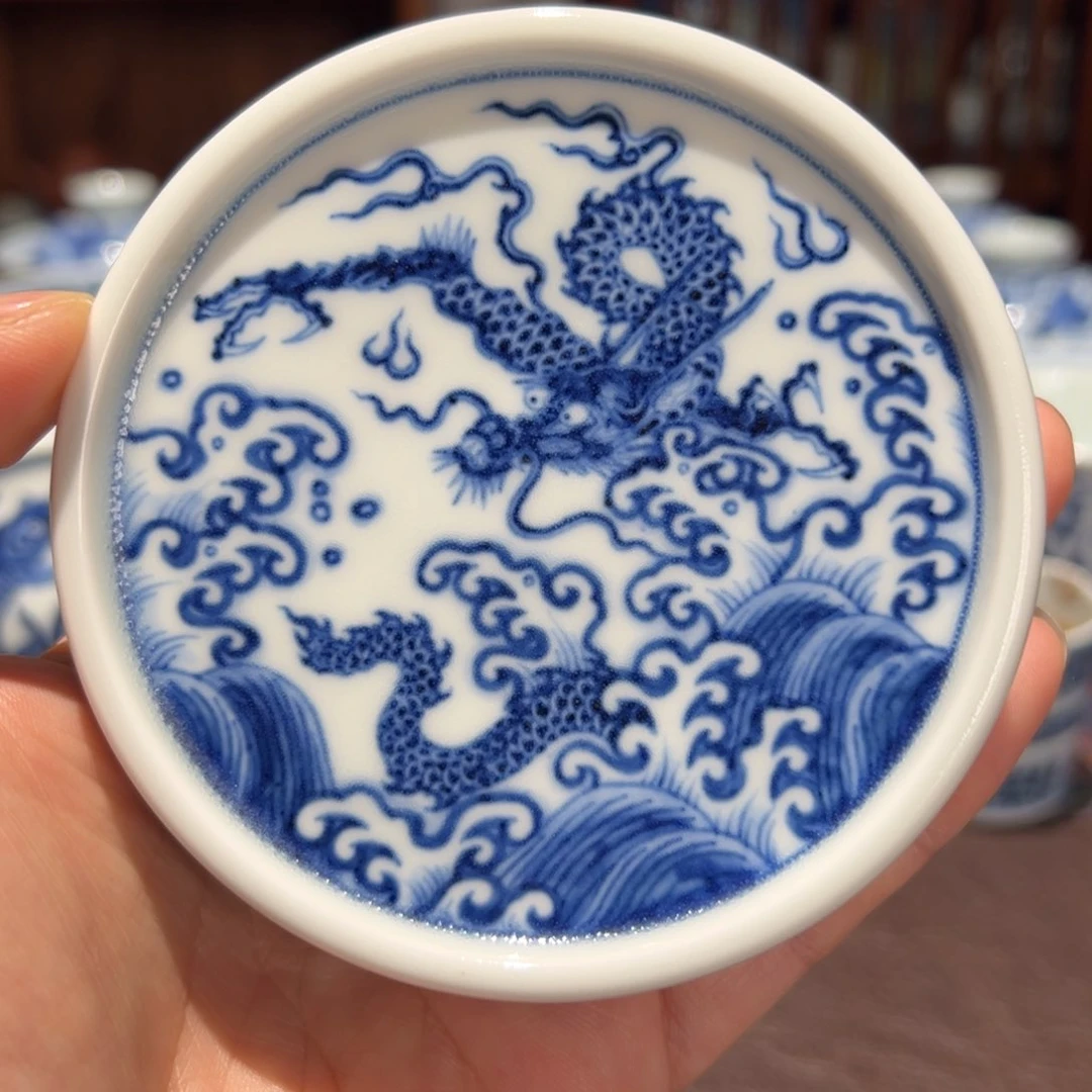 杯青花海水龙盖置面径约8.2厘米