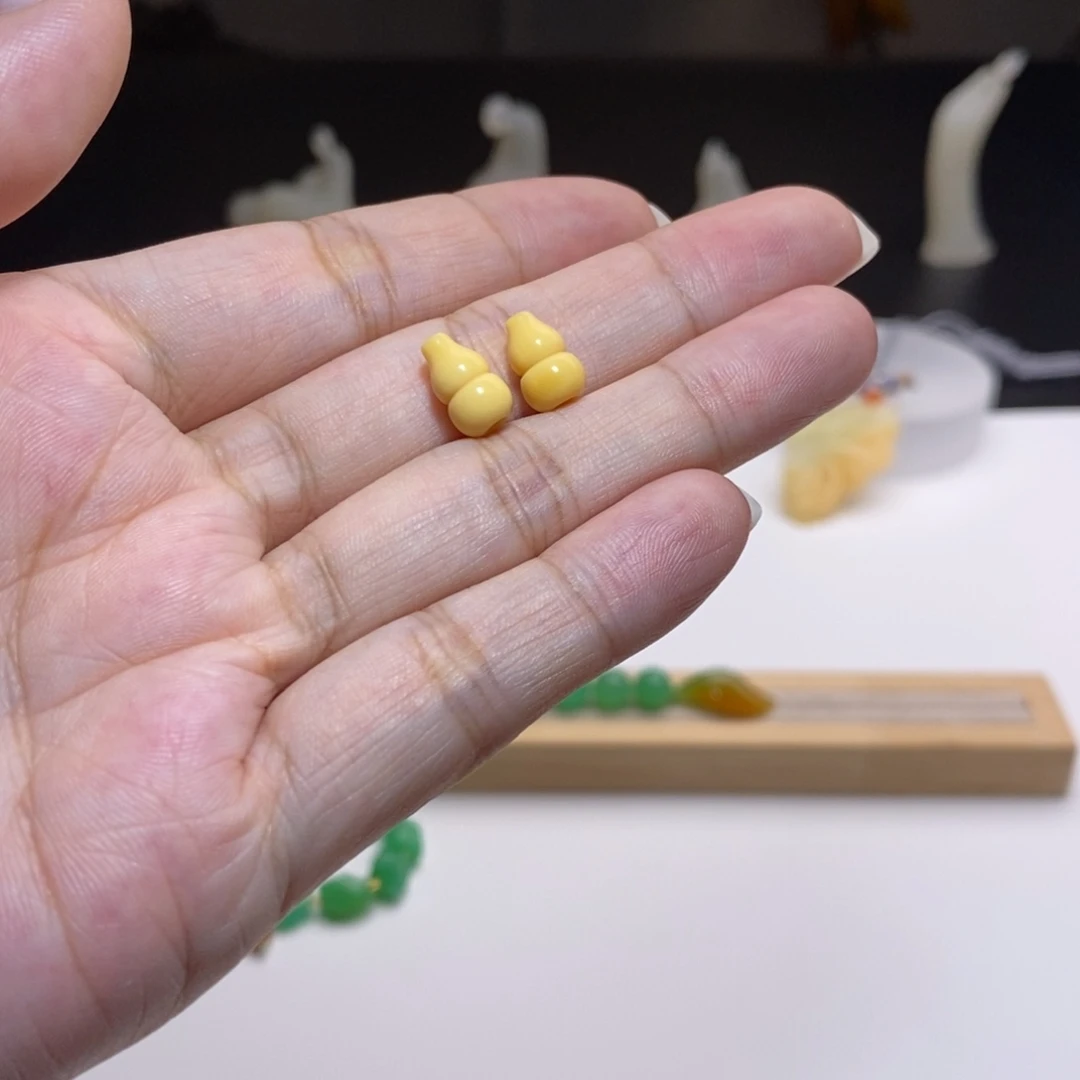 吊坠(不含链)未镶嵌石英质玉（缅黄）一对葫芦