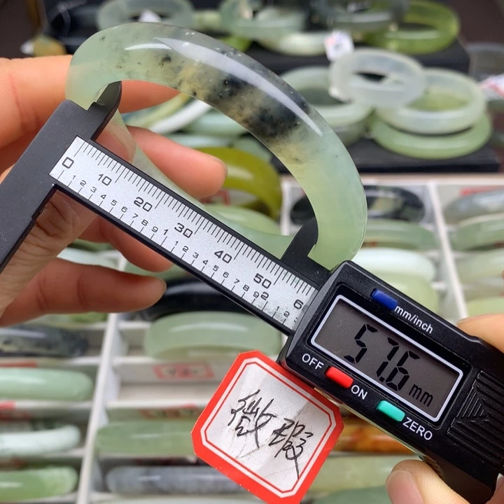 蛇纹石玉未镶嵌手镯495