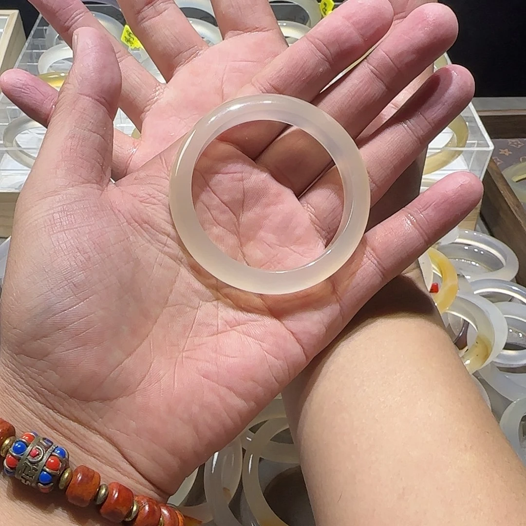 玛瑙/玉髓手镯未镶嵌小***里