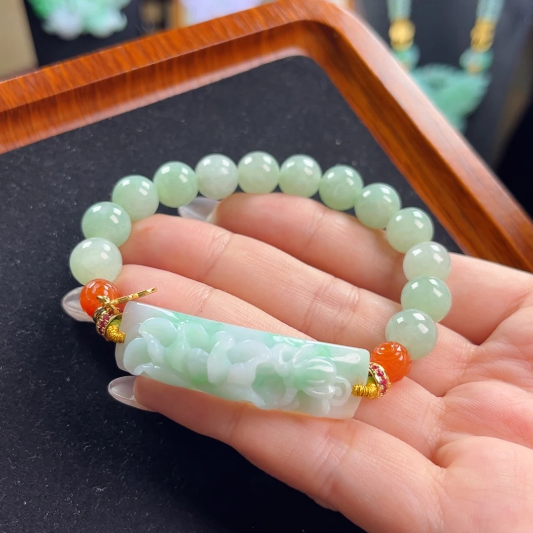 翡翠未镶嵌颈饰冰