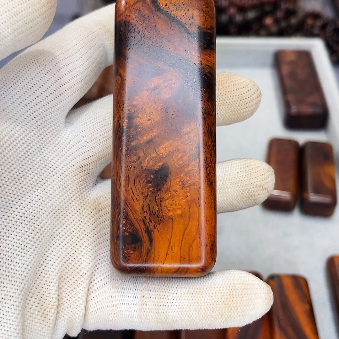 ❥***❥微凹黄檀瘤疤手把件一块