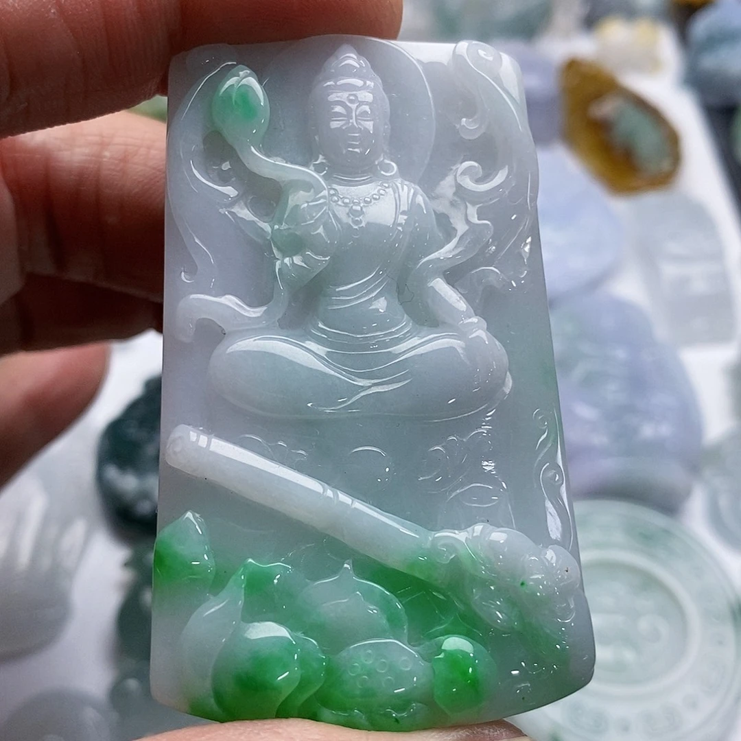 翡翠未镶嵌颈饰观音