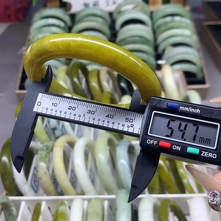 未镶嵌蛇纹石玉手镯66