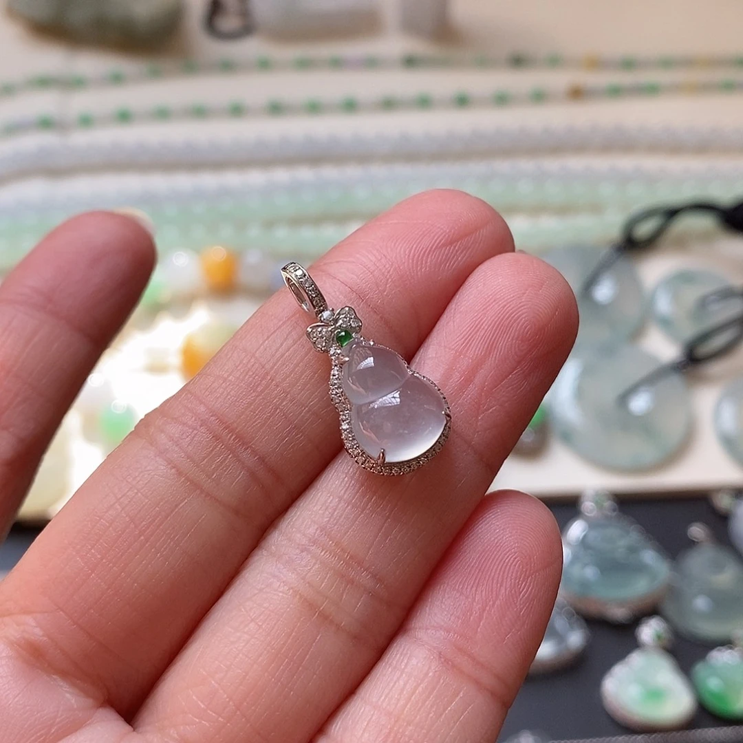 翡翠颈饰18K金镶嵌冰葫芦