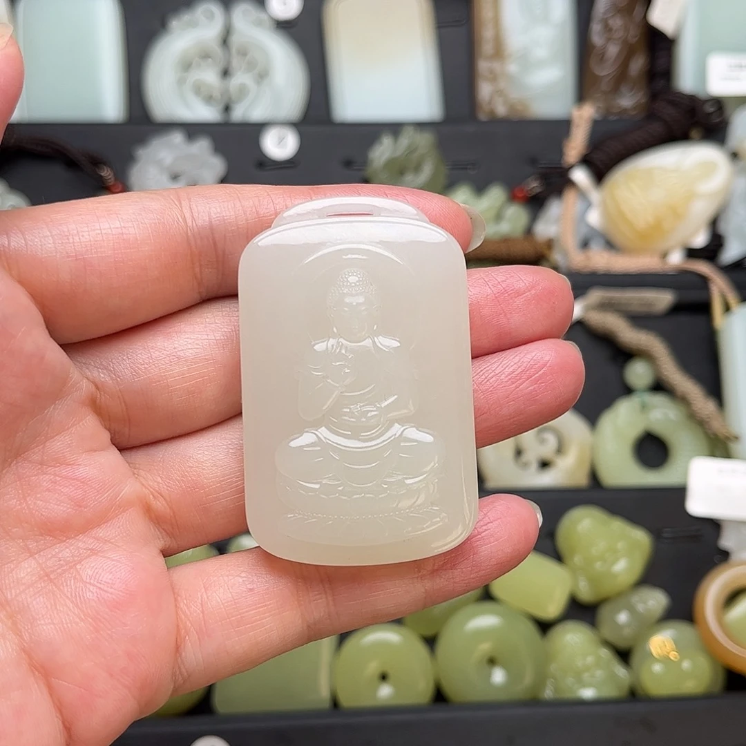 ****器和田玉未镶嵌颈饰