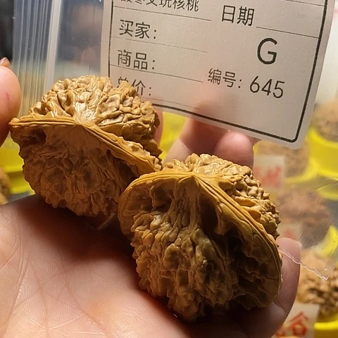 王***财桃核吊坠自产自销……