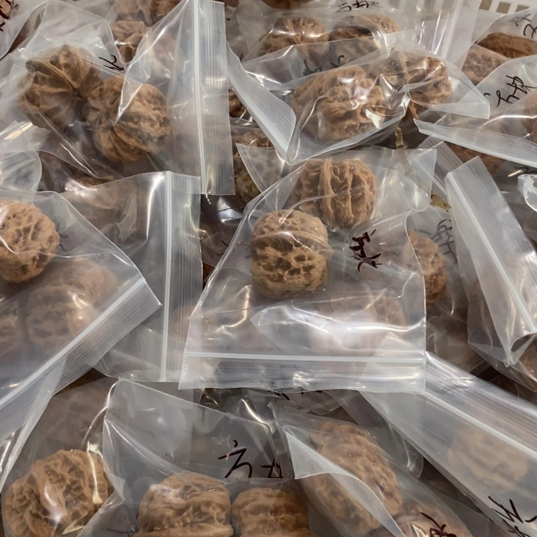 文玩核桃吊坠方块有瑕疵