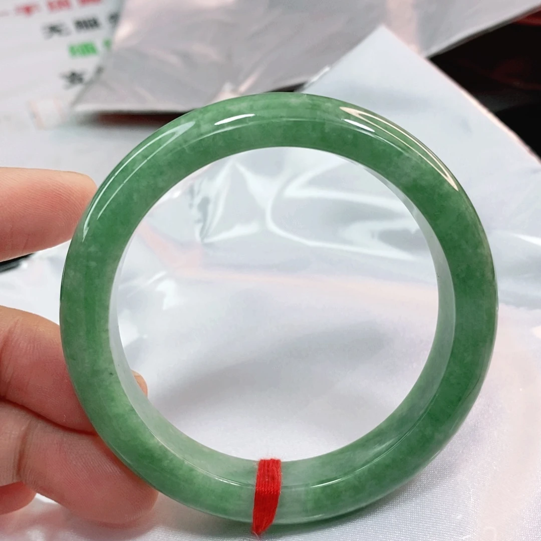 翡翠手镯未镶嵌56.8圈口