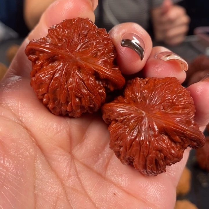 核桃磨盘一对，机刷款