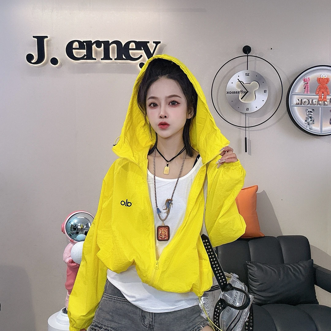 韩系多巴胺连帽防晒衣女春季新款显瘦减龄宽松休闲短款外套上衣潮