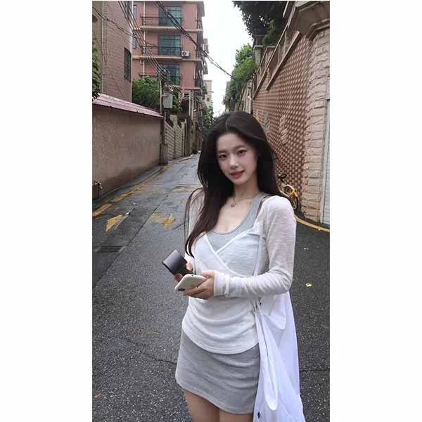 纯欲风薄款微透防晒罩衫女V领外搭上衣显瘦慵懒感长袖T恤短裙套装