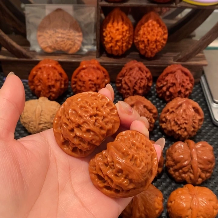 红***烘把件文玩核桃精品宫灯