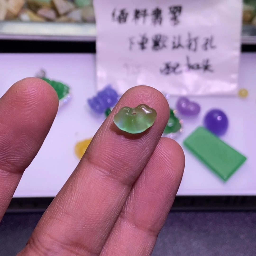 翡翠未镶嵌颈饰吊坠