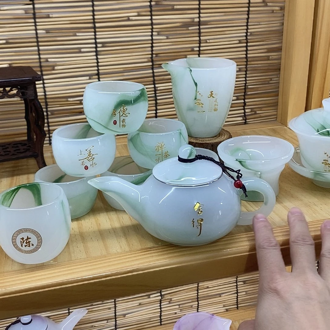 琉璃手工艺品飘绿一套，刻字，茶壶1主人杯1