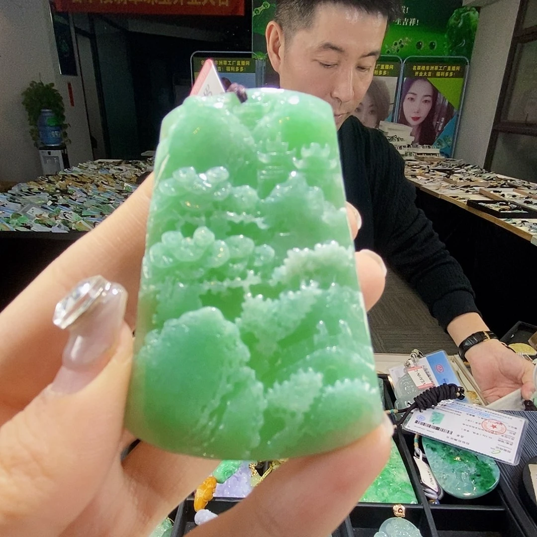 颈饰未镶嵌翡翠在