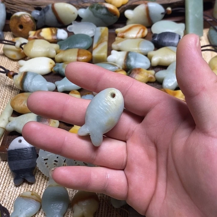 美****蛇纹石玉未镶嵌颈饰