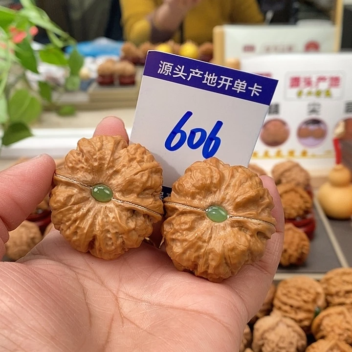 把件文玩核桃39.5银镶玉蛤蟆头