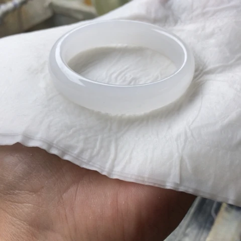 石英质玉手镯未镶嵌雪***?