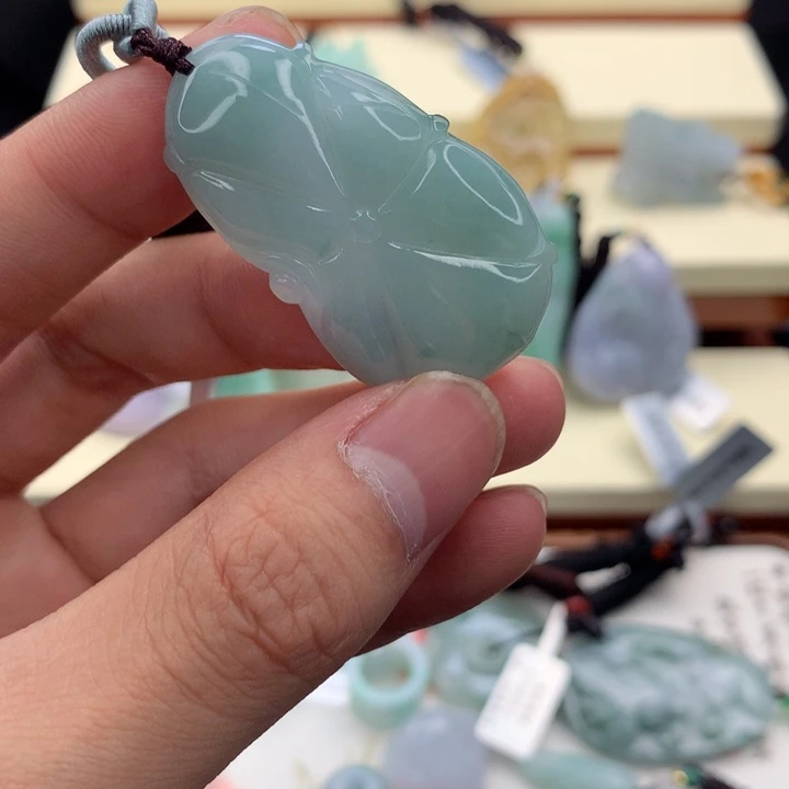 翡翠未镶嵌颈饰吊坠