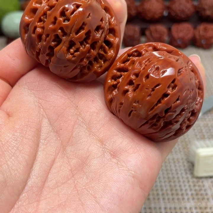 桃核把件光头楼文玩核桃41