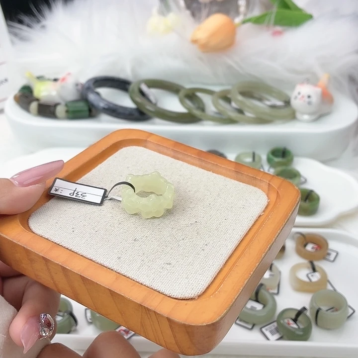 和田玉（糖玉）未镶嵌戒指t62晴水雕花直径16.6不退换