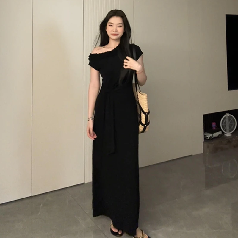 法式黑色斜肩连衣裙子女夏季2025新款爆款独特漂亮巨好看显瘦长裙