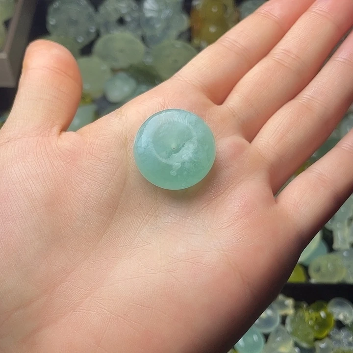 蛇纹石玉合金颈饰天青冻平安扣