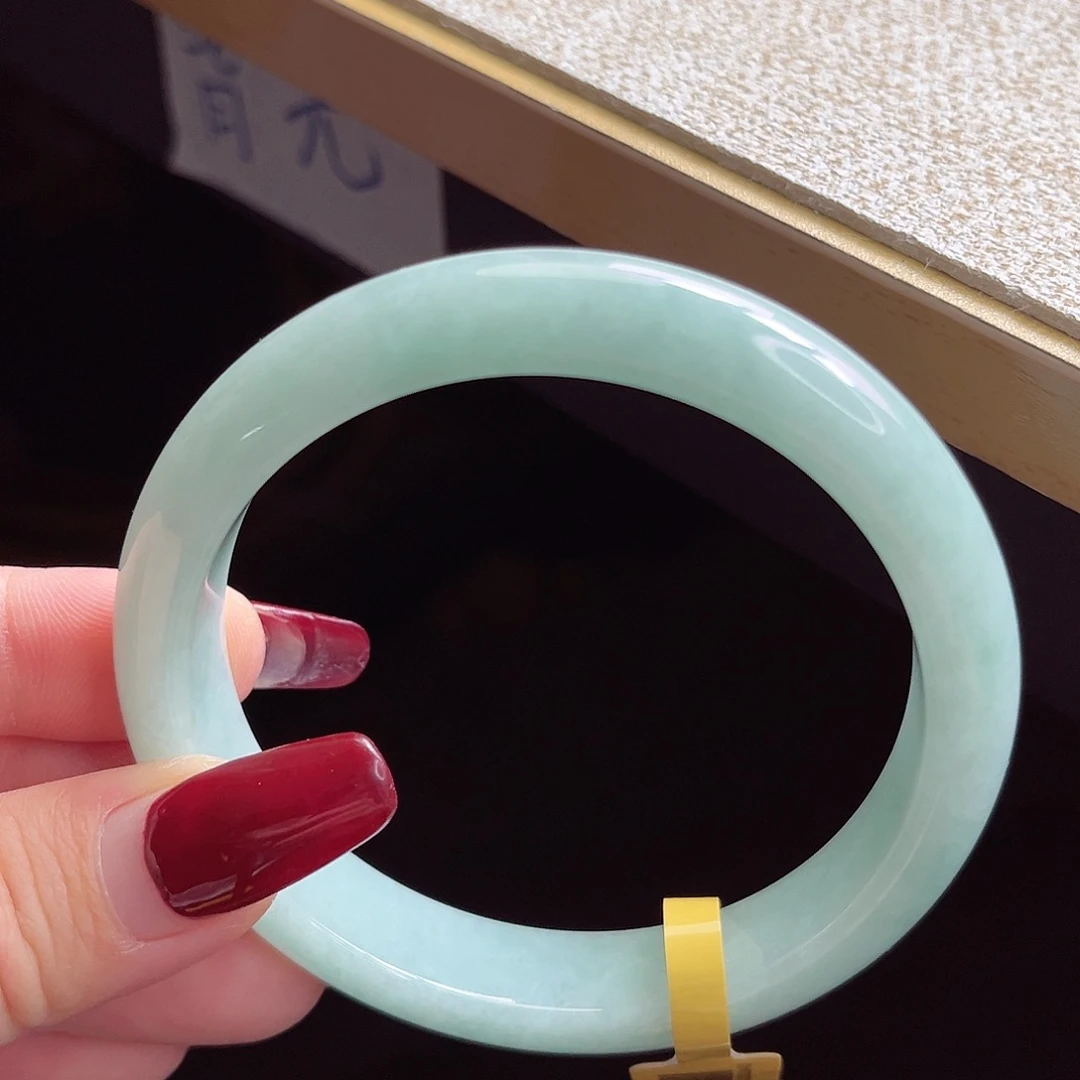 翡翠手镯未镶嵌手镯