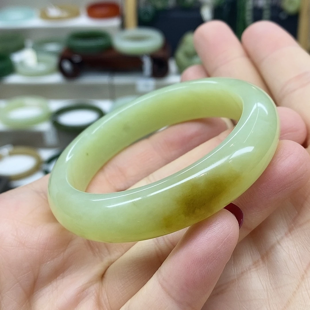 和田玉未镶嵌手镯