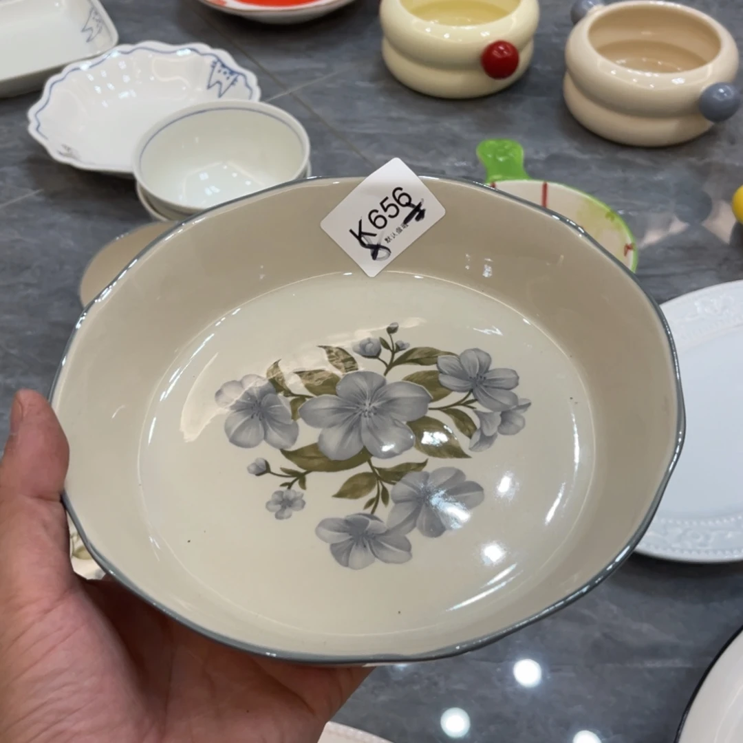 陶瓷微瑕餐具介意勿拍，满18飞！