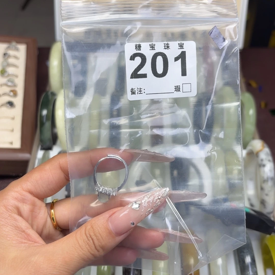 未镶嵌蛇纹石玉手镯第***人