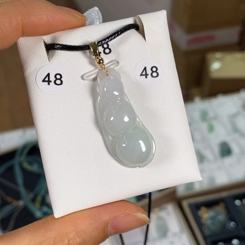 【闪购商品】翡翠未镶嵌颈饰偏*
