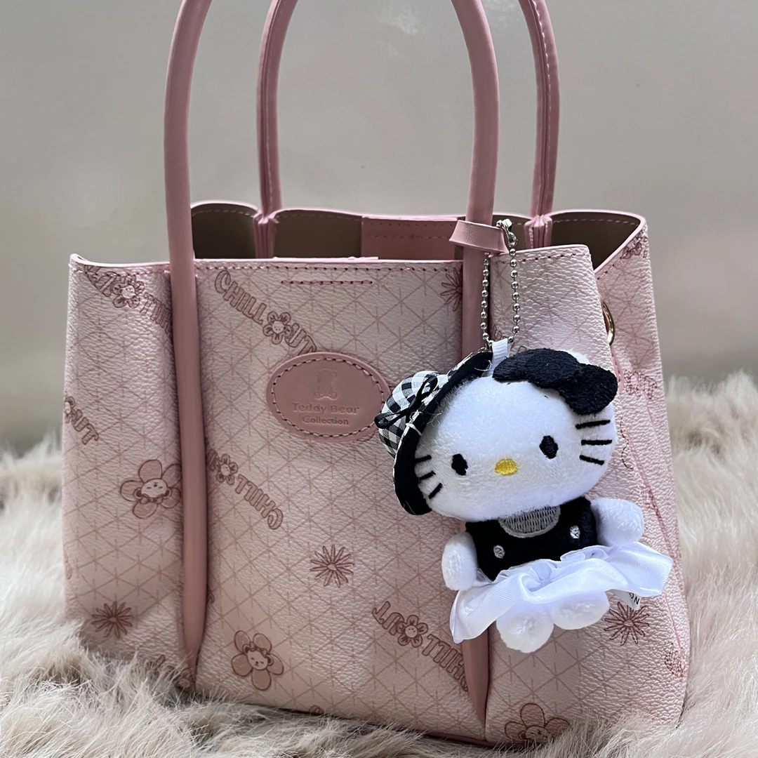 A14格子帽白裙珍珠链扣Kt 公仔