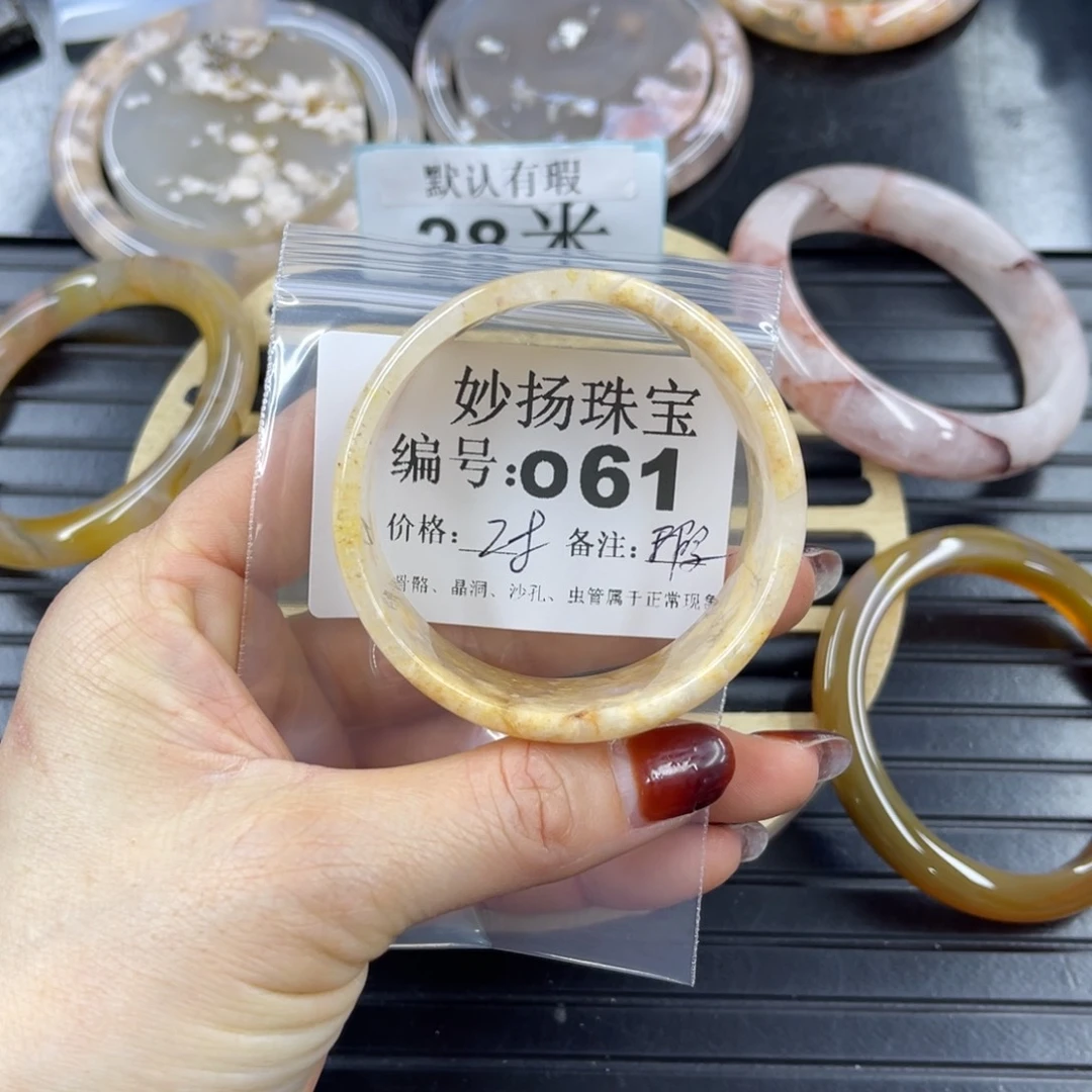 硅化珊瑚（珊瑚玉）微瑕未镶嵌以****?