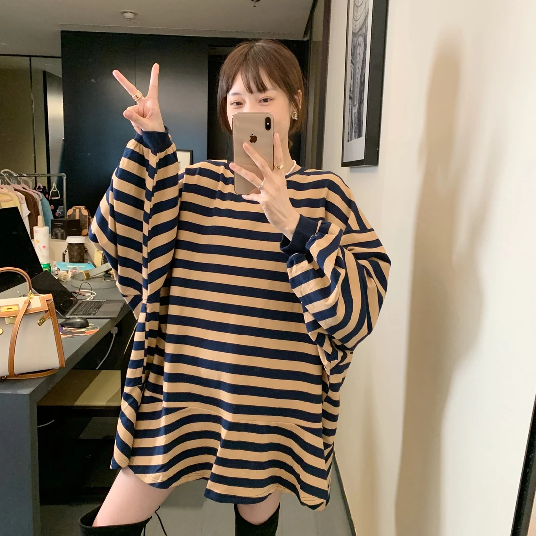 ◆张静芝 洋气奶咖蓝条纹鱼尾荷叶边蝙蝠袖宽松连衣裙
