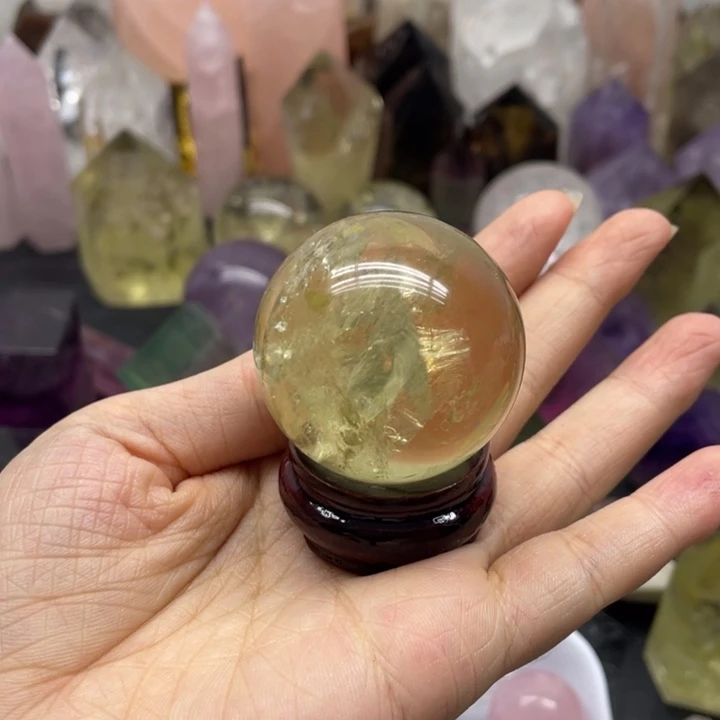 25未镶嵌水晶温****姐黄水球