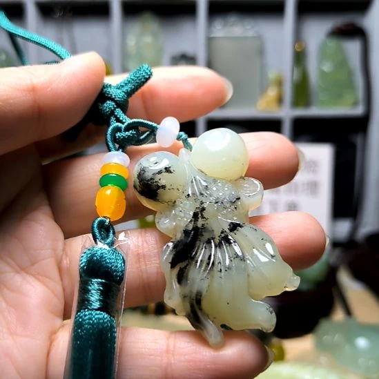 未镶嵌蛇纹石玉颈饰
