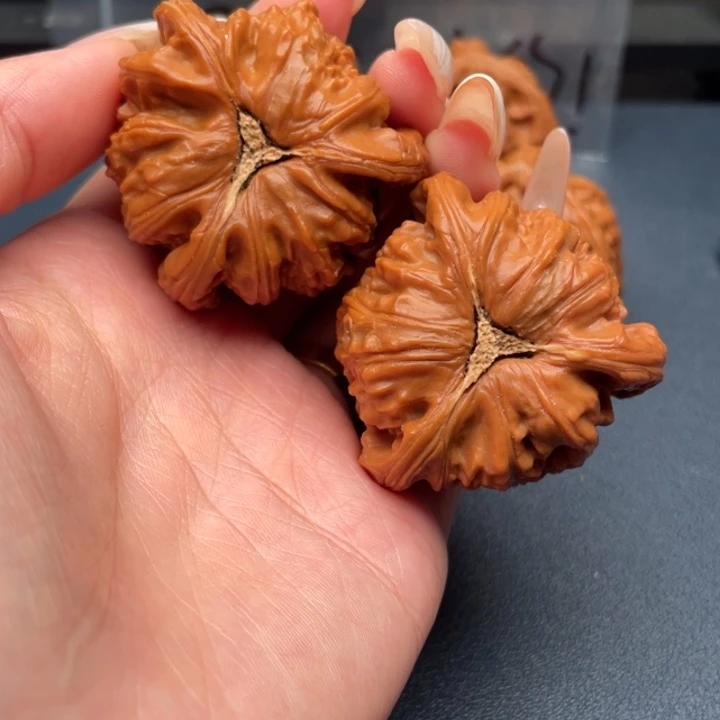 胡***超吊坠文玩核桃白狮子