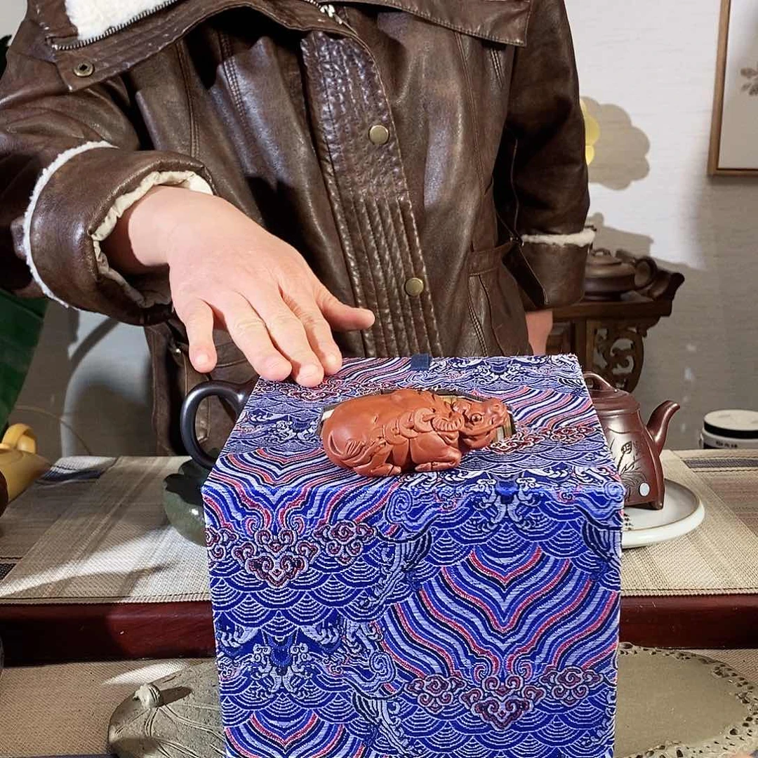 紫砂茶案宜兴紫砂壶和我一样都