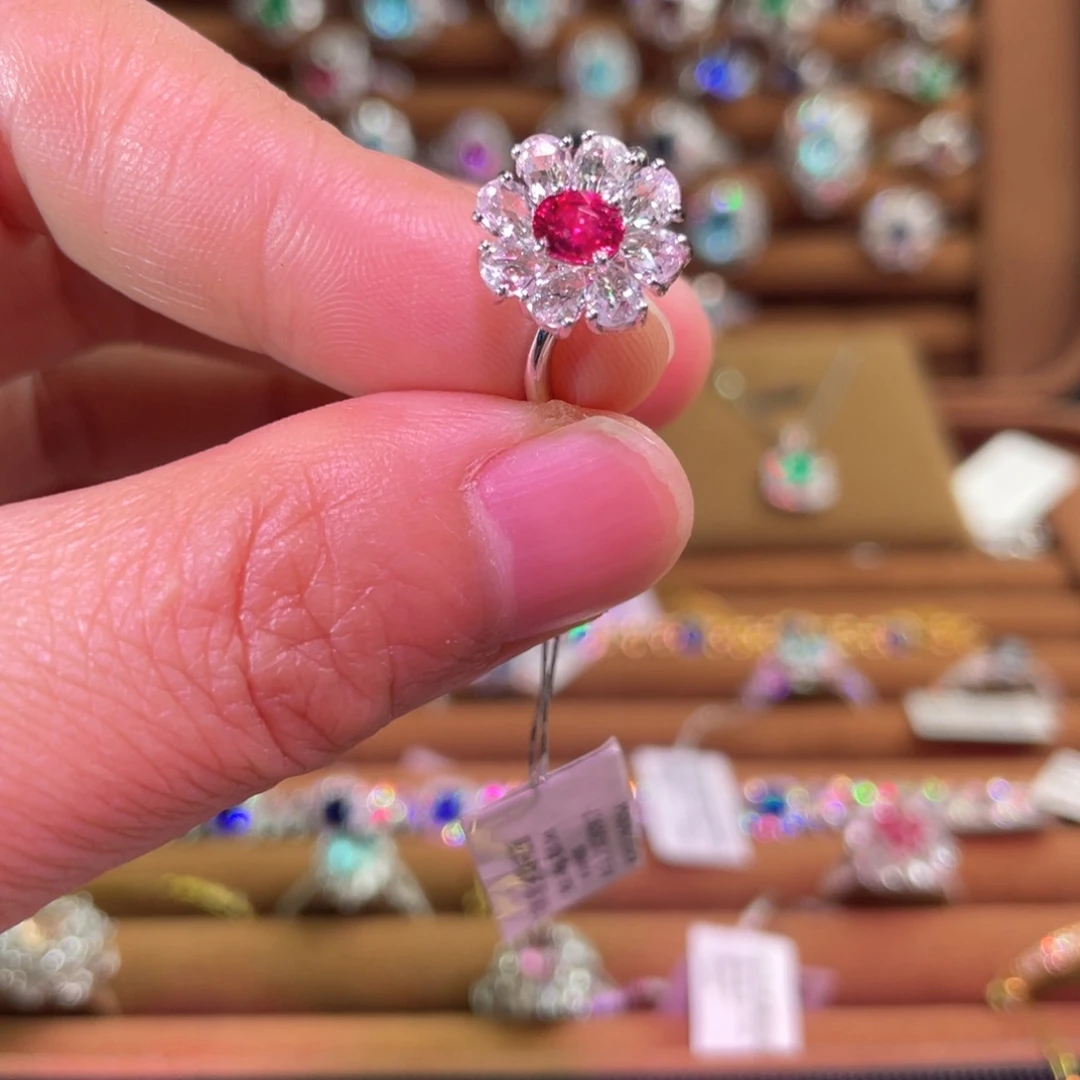 尖晶石18K金镶嵌戒指