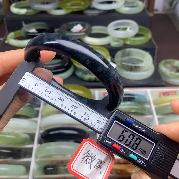 蛇纹石玉未镶嵌手镯506