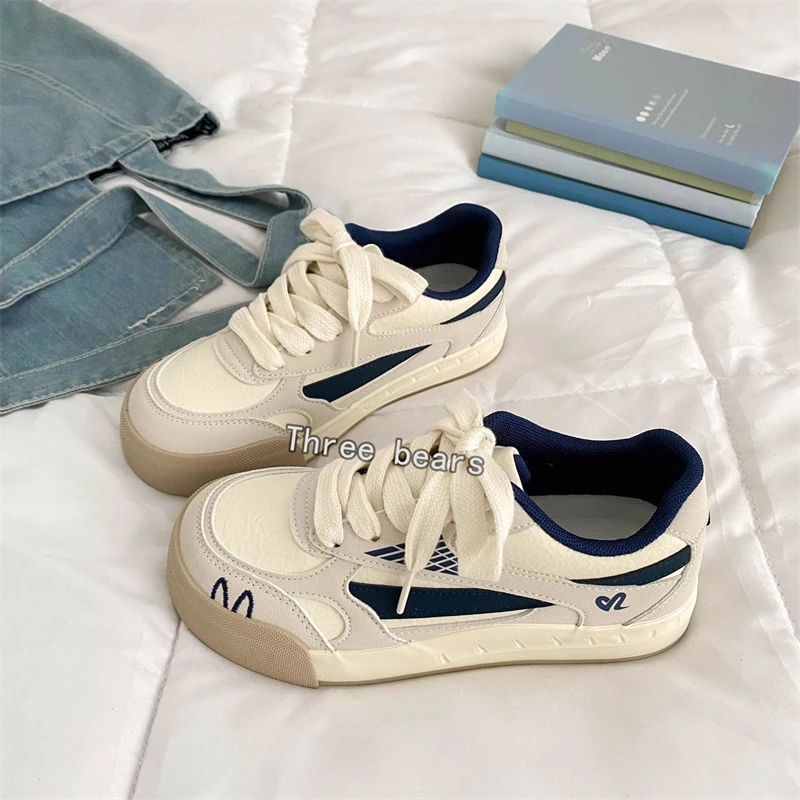 网红厚底德训板鞋女2025秋季新款学生chic小众设计百搭运动小白鞋