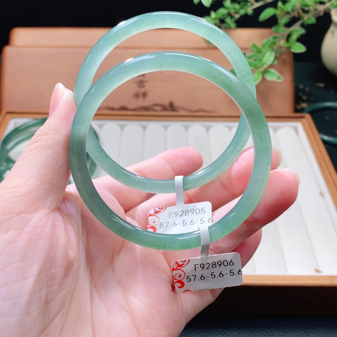 翡翠未镶嵌手镯（圆镯）