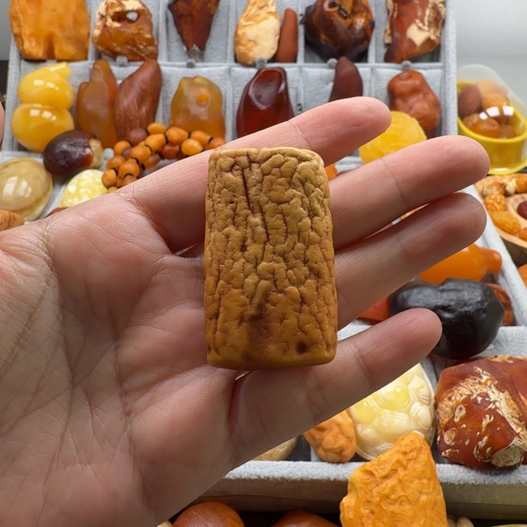 阿***惠琥珀未镶嵌裸石白蜡