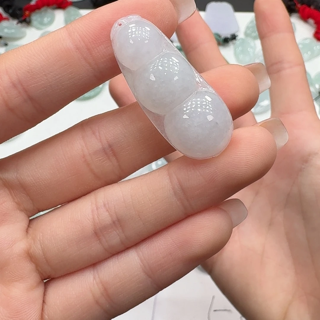 翡翠未镶嵌颈饰多样性发其一豆子